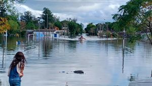Alrededor de 2200 personas desplazadas por inundaciones en diez departamentos.